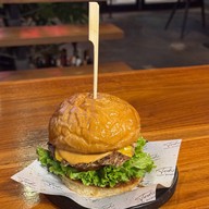 เมนูของร้าน Tentis Craft Burgers เรวดี