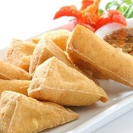 กุ้บช่ายตลาดพลู ป้อเปี้ย เต้าหู้ เผือก ข้าวโพด ไชเถ้าทอด