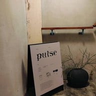 บรรยากาศ PULSE Phra Arthit Phra Arthit