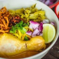 ร้านรังต่อ Pranburi  ข้าวซอยน้ำเงี้ยว