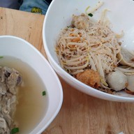 เมนูของร้าน เด่นเตี๋ยวชิ้นปลา แจ้งวัฒนะ