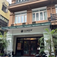 La Mejor Hotel & Sky Bar