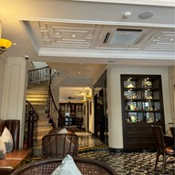 La Mejor Hotel & Sky Bar