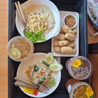 เมนูของร้าน The Hidden Falls ในสวนลับ