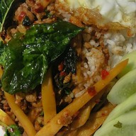 ข้าวกะเพราพริกแห้ง นายมอส วิภาวดีรังสิต 35