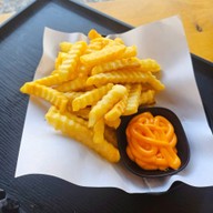 สถิต Burger & Drinks ร้านนัง ชิล เขมราฐ