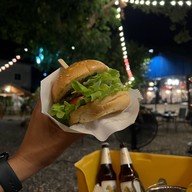 สถิต Burger & Drinks ร้านนัง ชิล เขมราฐ