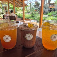เมนูของร้าน The Hidden Falls ในสวนลับ