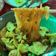 ก๋วยเตี๋ยวสุโขทัยหม้อดิน -