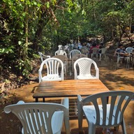 บรรยากาศ The Hidden Falls ในสวนลับ