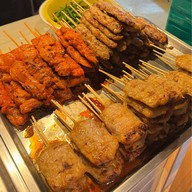 หมูปิ้งคำโต และ ลูกชิ้นปิ้ง(เมืองทอง) ป.ต.ท.ประตูน้ำ