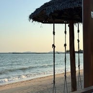 Crab House Seafood & Cafe Beachfront