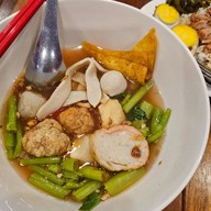 Food or drink of ก๋วยเตี๋ยวลูกชิ้นแคะเจ๊หลีสำเพ็ง พุทธบูชา