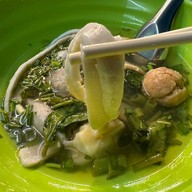 เมนูของร้าน นายเอี๋ยวก๋วยเตี๋ยวลูกชิ้นปลา สายไหม