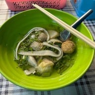 เมนูของร้าน นายเอี๋ยวก๋วยเตี๋ยวลูกชิ้นปลา สายไหม