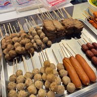 หมูปิ้งคำโต และ ลูกชิ้นปิ้ง(เมืองทอง) ป.ต.ท.ประตูน้ำ