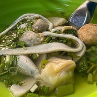 เมนูของร้าน นายเอี๋ยวก๋วยเตี๋ยวลูกชิ้นปลา สายไหม