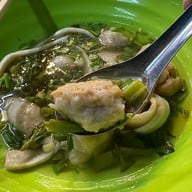 เมนูของร้าน นายเอี๋ยวก๋วยเตี๋ยวลูกชิ้นปลา สายไหม