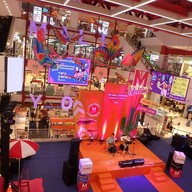 บรรยากาศ The Mall Thapra