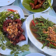 น้ำเหนือนั่งเล่น