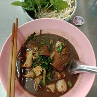 เมนูของร้าน ก๋วยเตี๋ยวเรือเฉินหลง ถนนแสงจันทร์
