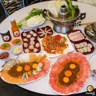 เจริญไทยสุกี้ (ตำนานสุกี้โบราณย่านดังฝั่งธนในประเทศไทย ที่ิเปิดมานานกว่า 60 ปี) มีอาหารให้เลือกอีกมากมาย