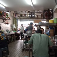 บรรยากาศ ก๋วยเตี๋ยวเรือเฉินหลง ถนนแสงจันทร์