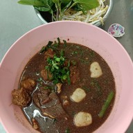 เมนูของร้าน ก๋วยเตี๋ยวเรือเฉินหลง ถนนแสงจันทร์