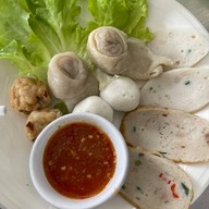 เมนูของร้าน ฝู ลูกชิ้นปลา สาขารวมโชค  รวมโชค
