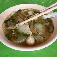 เมนูของร้าน คุณแดงก๋วยจั๊บญวน วังหลัง