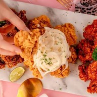 Mac&Cheese ไก่ล้น and ข้าวด้งทะเลดอง