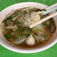 เมนูของร้าน คุณแดงก๋วยจั๊บญวน วังหลัง