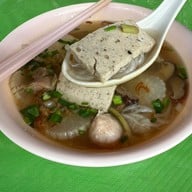 เมนูของร้าน คุณแดงก๋วยจั๊บญวน วังหลัง