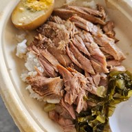เมนูของร้าน ข้าวขาหมูมันอยู่ในกระทะ เฮียเพ้งตรอกโรงหมู ซอยสุกร