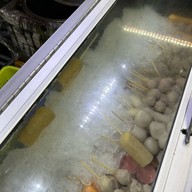 ลูกชิ้นทอด บีทีเอสสนามเป้า