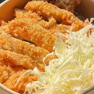 maneefriedchicken - ข้าว ไก่ทอด & ไข่ข้น สาขาสันติธรรม