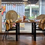 บรรยากาศ Kinlenn Eatery & Play Ari