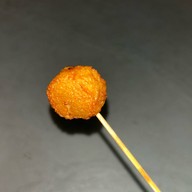 ลูกชิ้นทอด บีทีเอสสนามเป้า