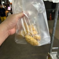 ลูกชิ้นทอด บีทีเอสสนามเป้า