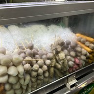 ลูกชิ้นทอด บีทีเอสสนามเป้า