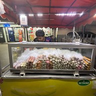 ลูกชิ้นทอด บีทีเอสสนามเป้า