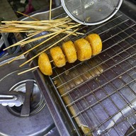 ลูกชิ้นทอด บีทีเอสสนามเป้า