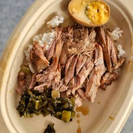 เมนูของร้าน ข้าวขาหมูมันอยู่ในกระทะ เฮียเพ้งตรอกโรงหมู ซอยสุกร