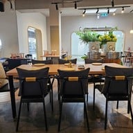 บรรยากาศ Kinlenn Eatery & Play Ari