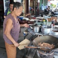 เจ๊เช็ง ผัดไทสี่แยกหัวแตก