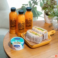 Reef Cafe' no.9 ร้านกาแฟ & เค้กอร่อย รีฟ คาเฟ่ นัมเบอร์ไนน์