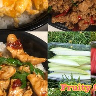 ผลไม้พร้อมทาน อาหารจานด่วน by k.chu เอแบคบางเสาธง บางนาการ์เด้น ซ.7