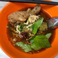 ก๋วยเตี๋ยวไก่ตุ๋นมะระ สหกรณ์พระนคร อารีย์