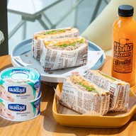 Reef Cafe' no.9 ร้านกาแฟ & เค้กอร่อย รีฟ คาเฟ่ นัมเบอร์ไนน์