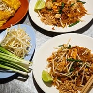 เจ๊เช็ง ผัดไทสี่แยกหัวแตก